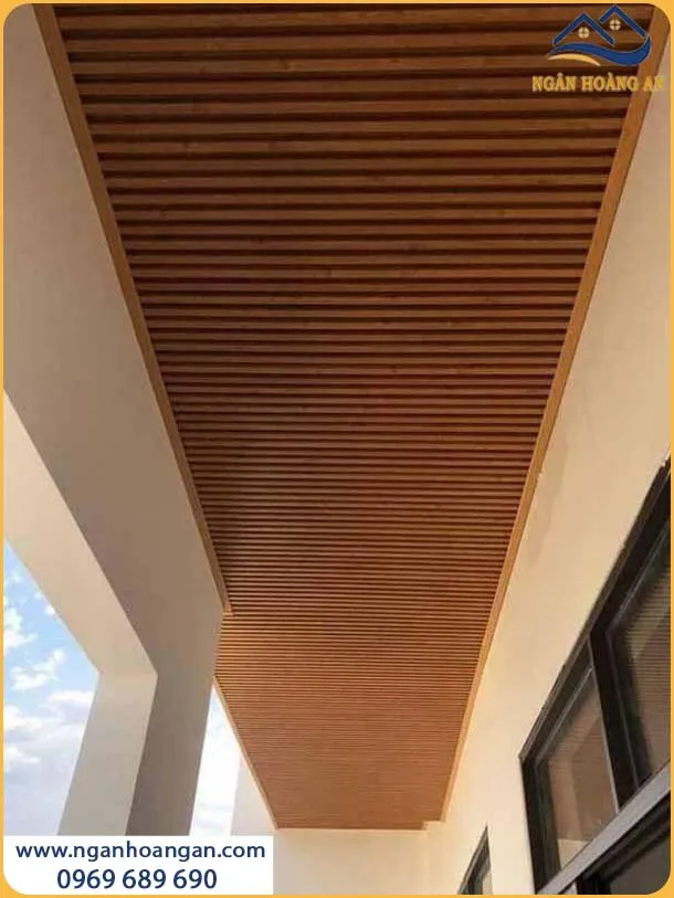 Khách Hàng Ưa Chuộng Lam Sóng Giả Gỗ Ốp Trần Cho Nhà Ở