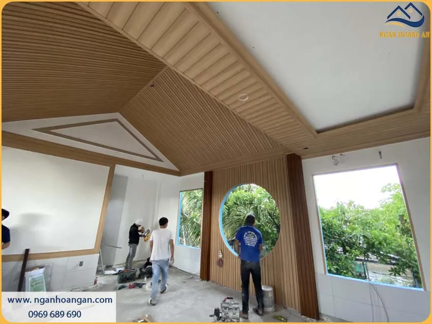 Thi Công Tấm Nhựa Lam Sóng Giả Gỗ Cho Trần Và Tường Nhà