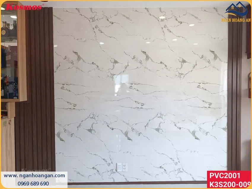 Phòng Khách Được Ốp Tường Bằng Tấm Nhựa PVC Giả Đá, Đẹp Và Thu Hút
