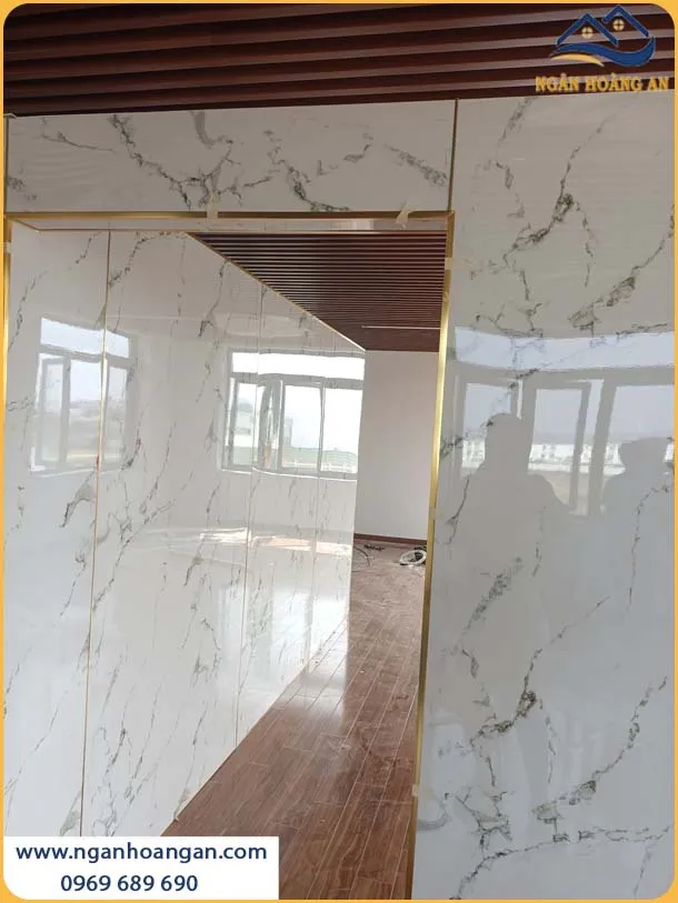 Ốp Tường Tấm PVC Giả Đá Thi Công Nhanh, Có Độ Bền Cao