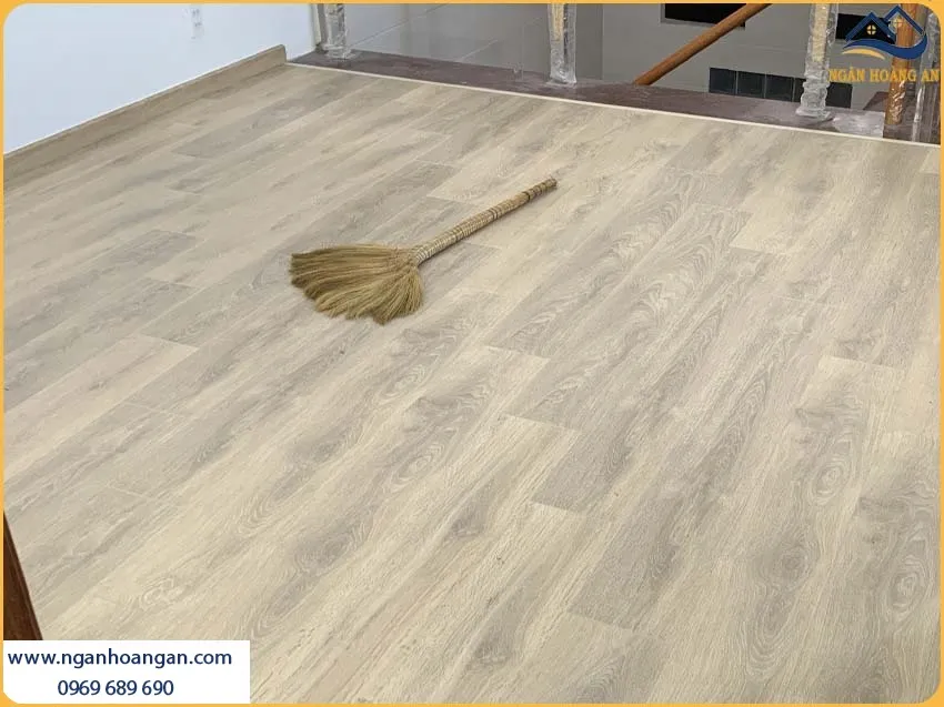 Thi Công Sàn Gỗ Công Nghiệp Binyl BN8575 Tạo Nên Sự Sang Trọng Thi Công Sàn Gỗ Công Nghiệp Binyl BN8575 Tạo Nên Sự Sang Trọng