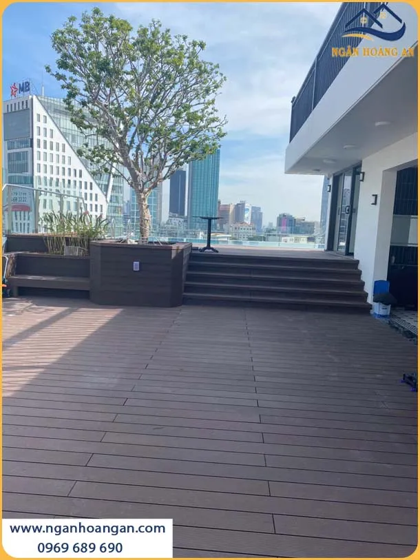 Thi Công Lót Sàn Composite Cho Sân Thượng Công Ty Thêm Đẳng Cấp