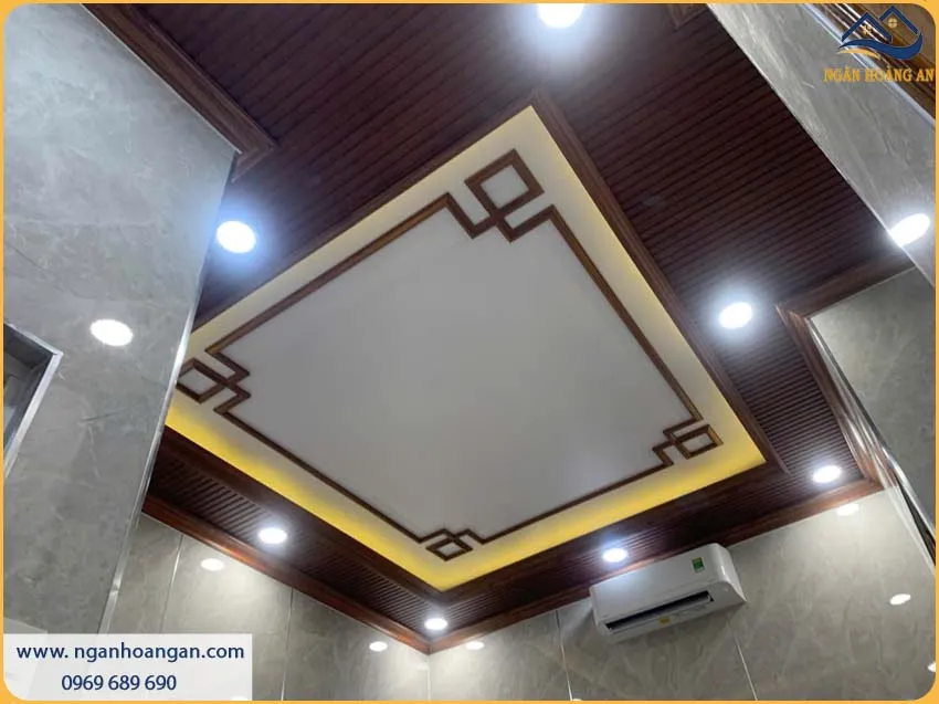 Khách Hàng Hài Lòng Sau Khi Thi Công Ốp Trần Nano Giả Gỗ Cho Nhà