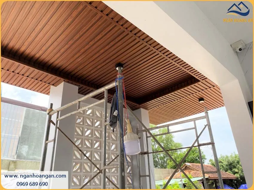 Ngân Hoàng An Đại Lý Thi Công Tấm Lam Sóng Nhựa Giả Gỗ Uy Tín TPHCM