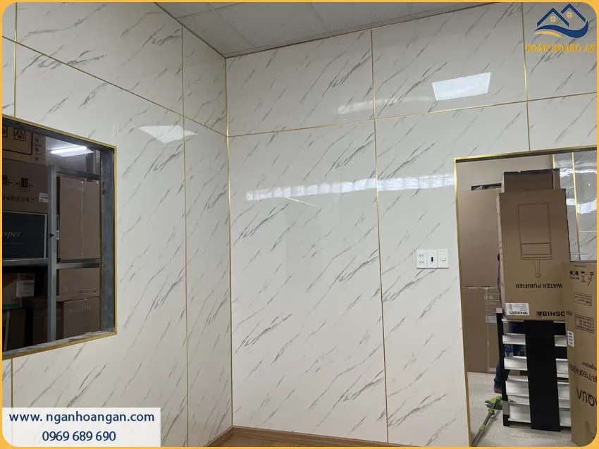Căn Hộ Thi Công Ốp Tường Bằng PVC Giả Đá Giá Thành Hợp Lý