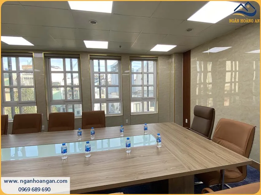 Tấm Nhựa PVC Giả Đá Được Lắp Đặt Thời Thượng Cho Phòng Họp