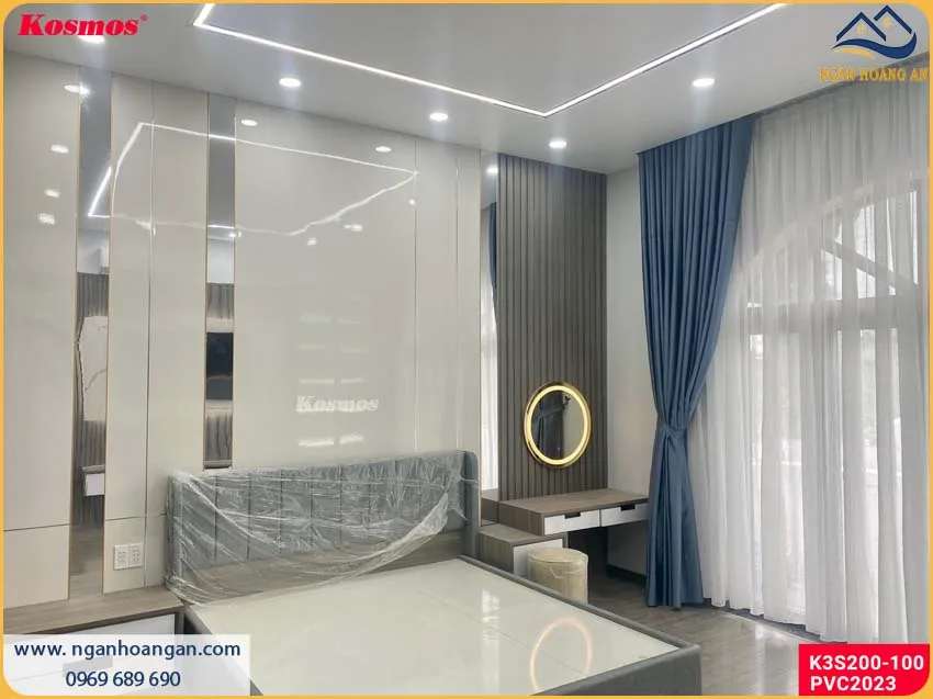 Tường Phòng Ngủ Được Ốp Tường Tỉ Mỉ Bởi Tấm Nhựa PVC Màu Trắng