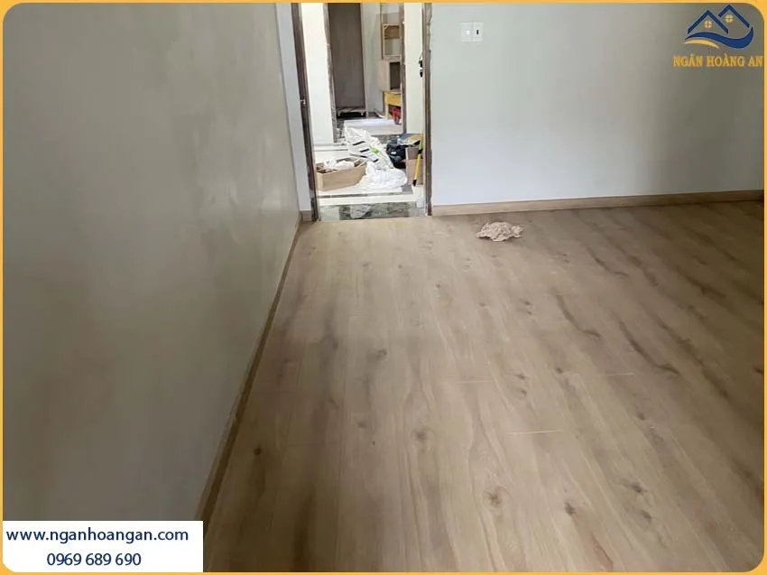 Lắp Đặt Sàn Gỗ Công Nghiệp Binyl Thi Công Nhanh, Có Độ Bền Cao