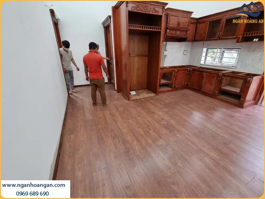 Thi Công Sàn Gỗ Công Nghiệp Đức Chống Ẩm Mốc Cho Phòng Bếp