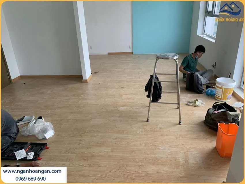 Thi Công Sàn Gỗ Kosmos Chống Trầy Xước, Chống Mài Mòn Khá Tốt