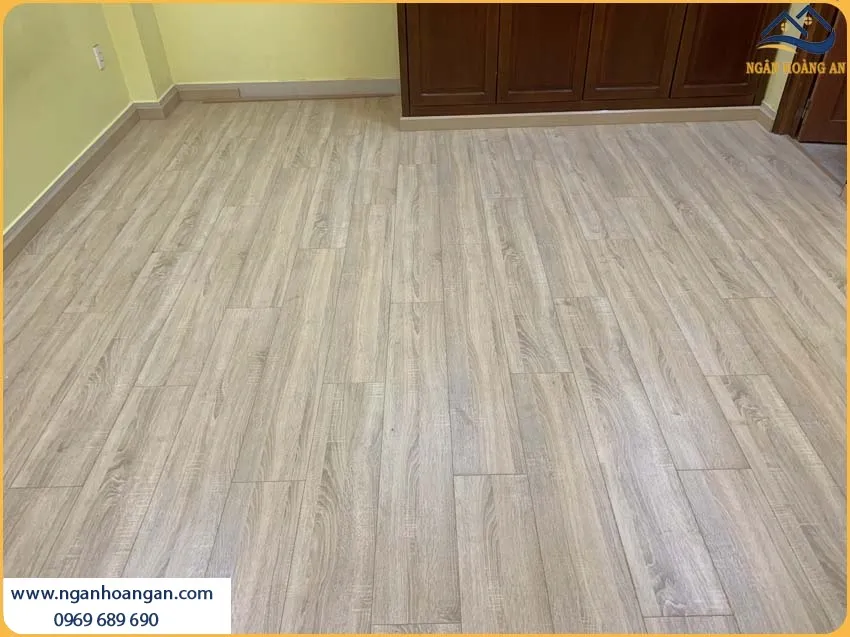 Thi Công Sàn Gỗ Kosmos Chống Trầy Xước, Chống Mài Mòn Khá Tốt