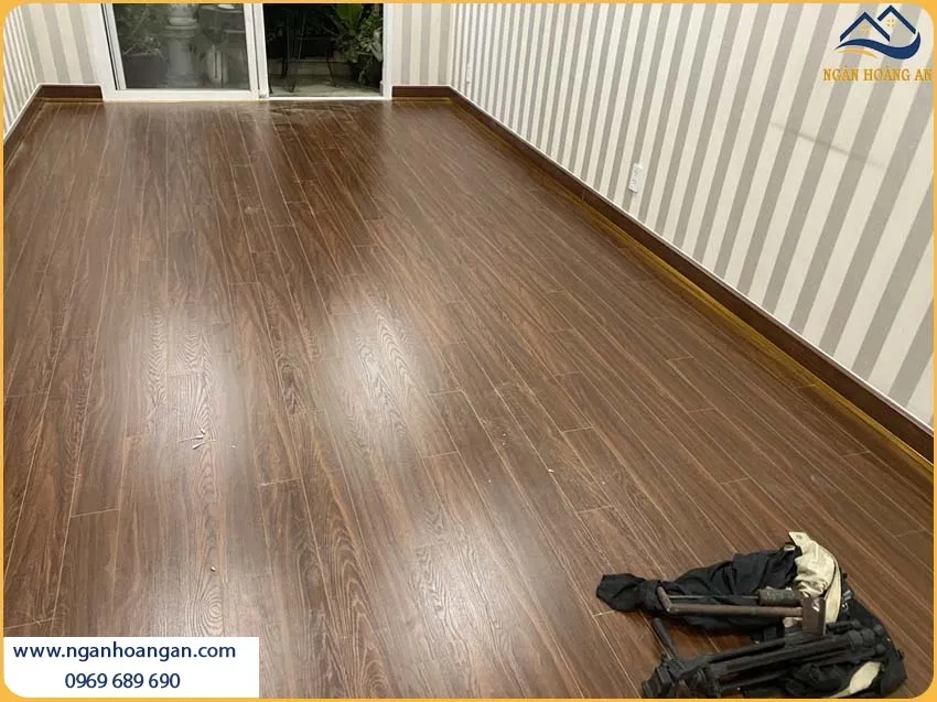 Thi Công Sàn Gỗ Công Nghiệp Tạo Cảm Giác Ấm Áp Cho Căn Hộ