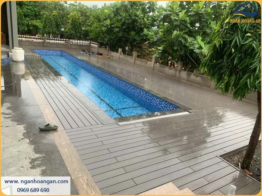 Lắp Đặt Sàn Gỗ Nhựa Ngoài Trời Cho Sàn Hồ Bơi Chống Trơn Trượt