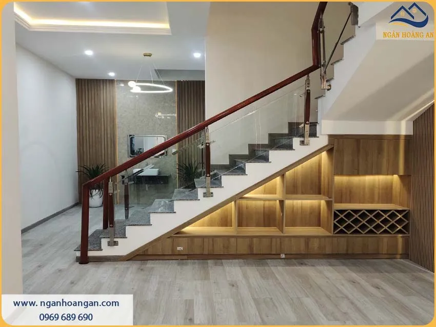 Phòng Khách Được Lót Sàn Nhựa Giả Gỗ Đẹp Và Thu Hút