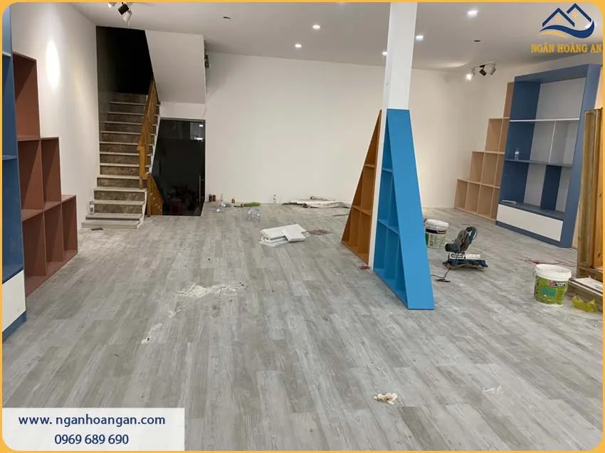 Thi Công Sàn Nhựa Giả Gỗ Chắc Chắn Cho Không Gian