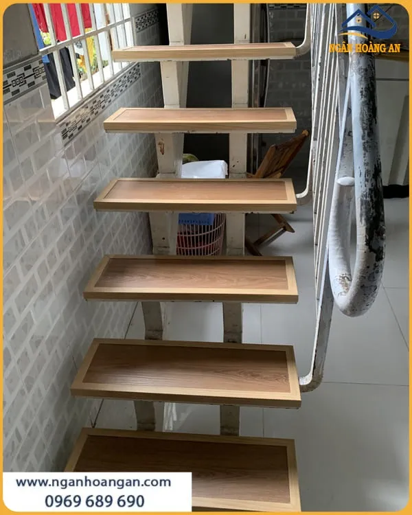 Bậc Cầu Thang Đẹp Lát Sàn Nhựa Glotex