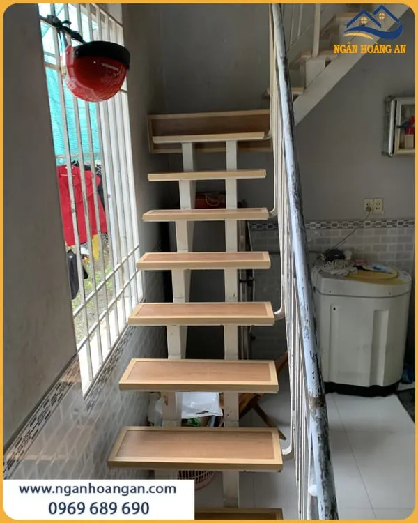 Bậc Cầu Thang Lát Sàn Nhựa Glotex
