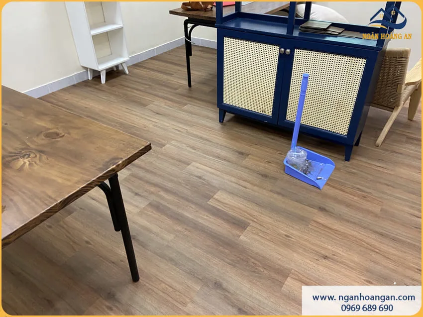 Biến Hóa Không Gian Sang Trọng Với Sàn Nhựa Dán Keo 