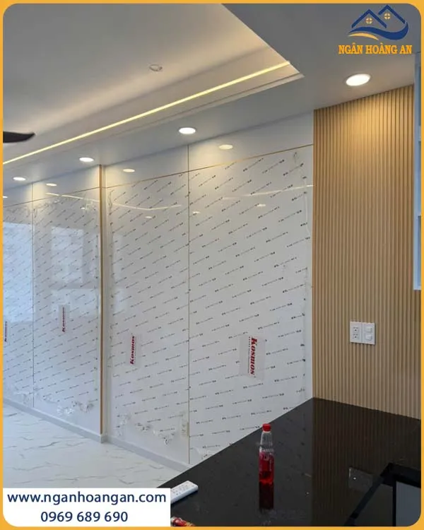 Ốp Tường Tấm Than Tre Kết Hợp Lam Sóng Tạo Nên Sự Tinh Tế
