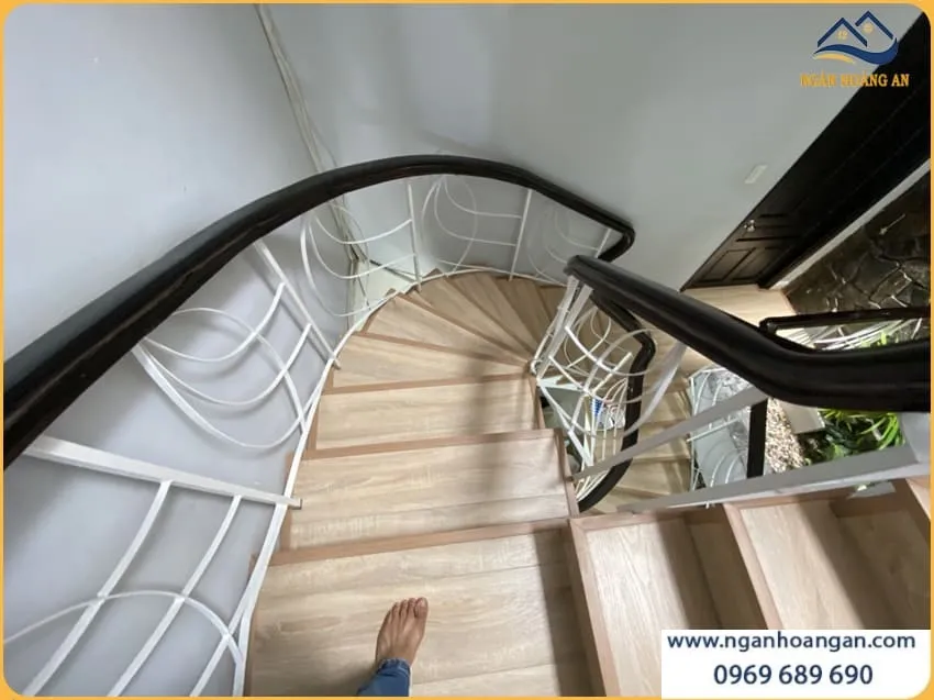 Cầu Thang Lát Sàn Gỗ Công Nghiệp Kosmos S293
