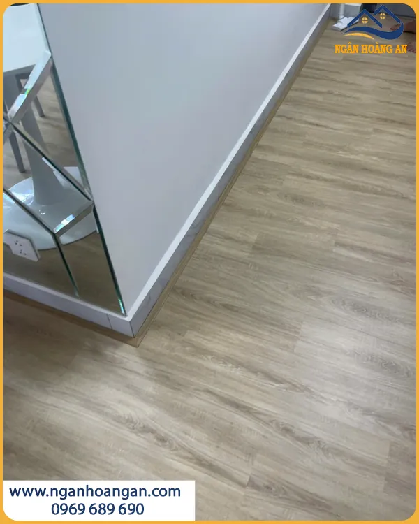 Chung Cư Lát Sàn Nhựa Hèm Khoá THFloor HS8004 Bền Bỉ