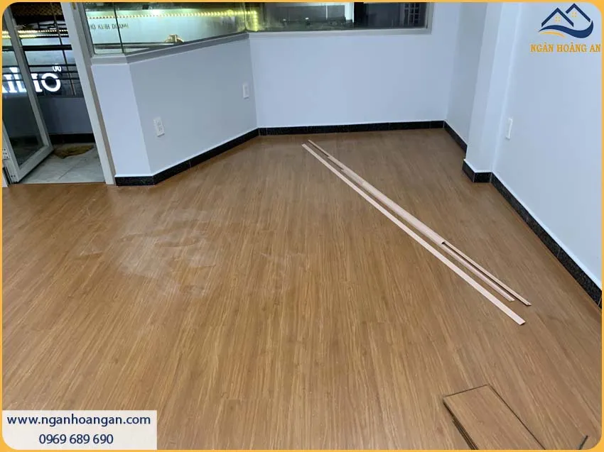 Thi Công Sàn Gỗ Công Nghiệp Robina Tạo Nên Sự Sang Trọng