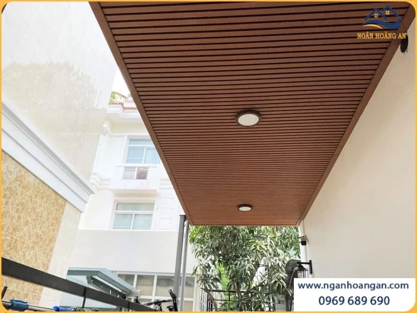 Công Trình Ốp Trần Lam Sóng Kosmos Light Wood Ngoài Trời