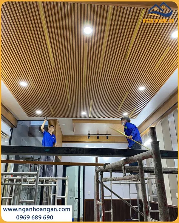 Khách Hàng Tại TPHCM Tin Dùng Lam Sóng Than Tre IWood Nhựa Giả Gỗ