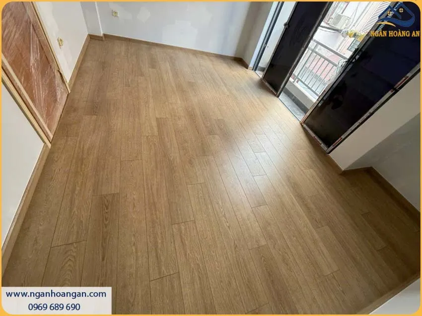 Sàn Gỗ Công Nghiệp CamSan Được Lắp Đặt Thời Thượng Cho Phòng Khách