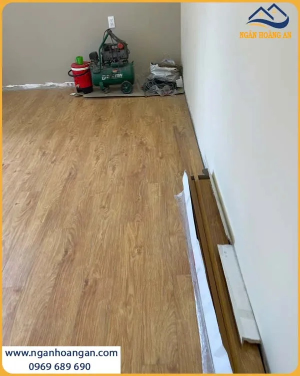 Thi Công Sàn Gỗ Công Nghiệp Morser MC134 Tạo Nên Sự Sang Trọng Thi Công Sàn Gỗ Công Nghiệp Morser MC134 Tạo Nên Sự Sang Trọng