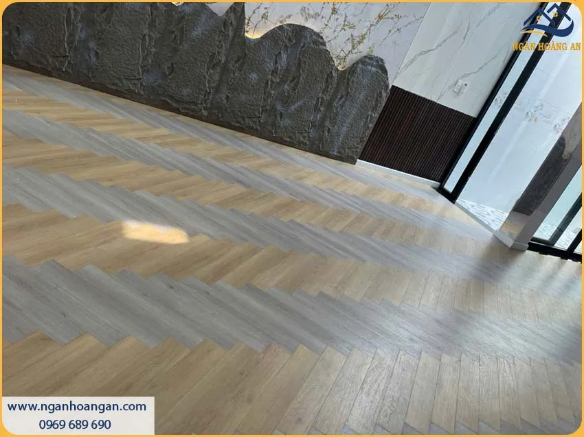 Khách Hàng Hài Lòng Tuyệt Đối Sau Khi Thi Công Sàn Gỗ Xương Cá Charmwood