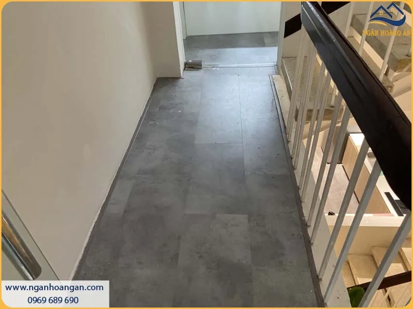 Nẹp Sàn Gỗ, Sàn Nhựa Được Ốp Xung Quanh Để Tạo Điểm Nhấn Nẹp Sàn Gỗ, Sàn Nhựa Được Ốp Xung Quanh Để Tạo Điểm Nhấn