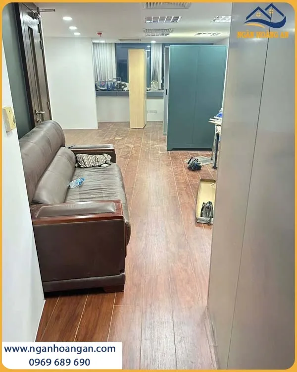 Thi Công Sàn Văn Phòng Camsan 4545 Dày 8mm Chuẩn Kỹ Thuật