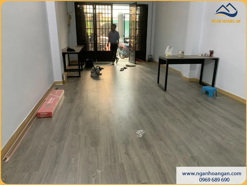 Công Ty Lát Sàn Gỗ Công Nghiệp Cho Phòng Khách Chuyên Nghiệp