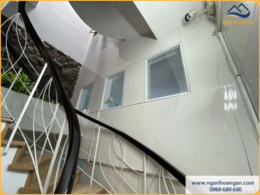 Công Ty Ốp Tường Cầu Thang Bằng PVC Giả Đá Uy Tín