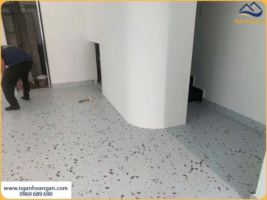 Cửa Hàng Lát Sàn Nhựa Dán Keo Tạo Cảm Giác Êm Chân Cửa Hàng Lát Sàn Nhựa Dán Keo Tạo Cảm Giác Êm Chân