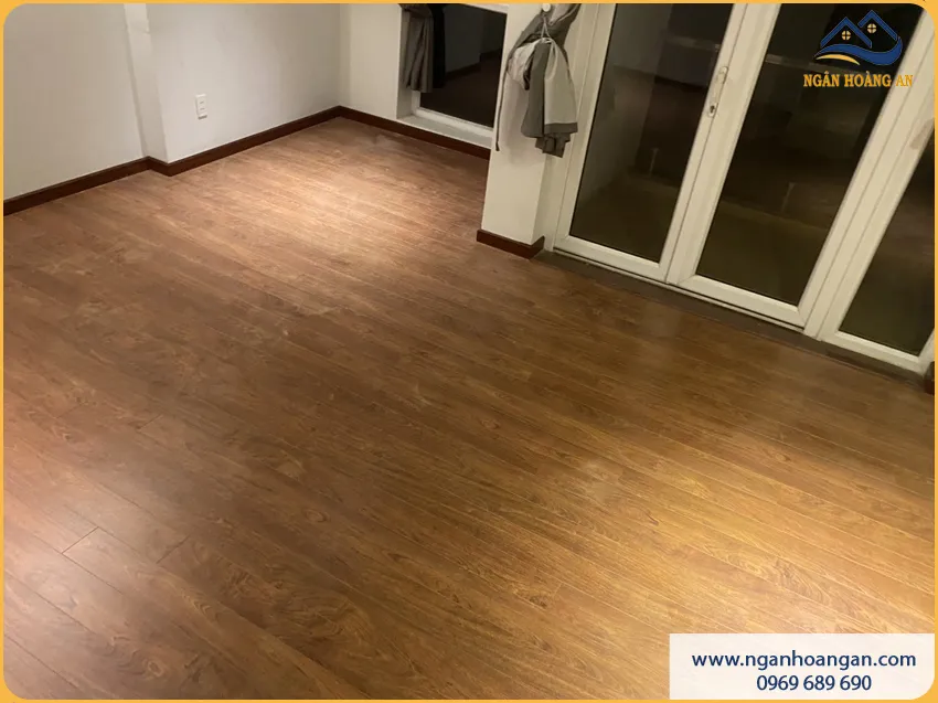 Đội Ngũ Lát Sàn Gỗ Công Nghiệp Cho Phòng Ngủ Kinh Nghiệm