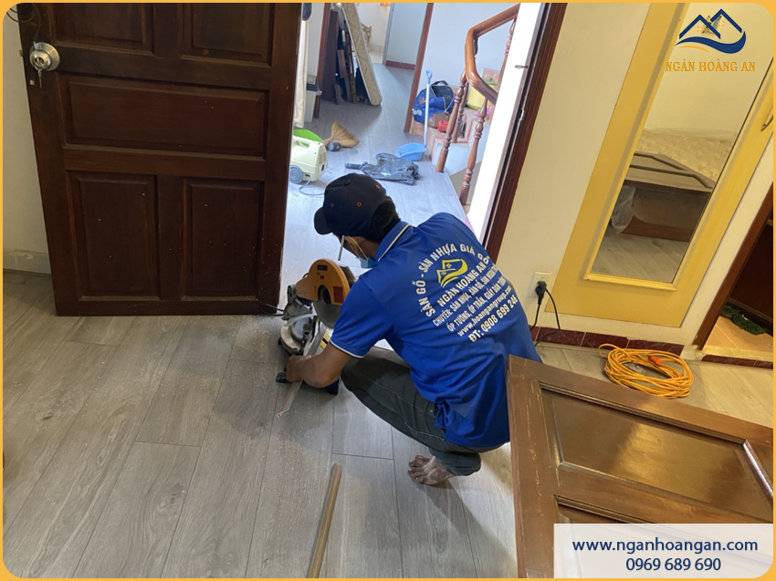 Đội Ngũ Lát Sàn Gỗ Công Nghiệp Cho Phòng Ngủ Tận Tâm
