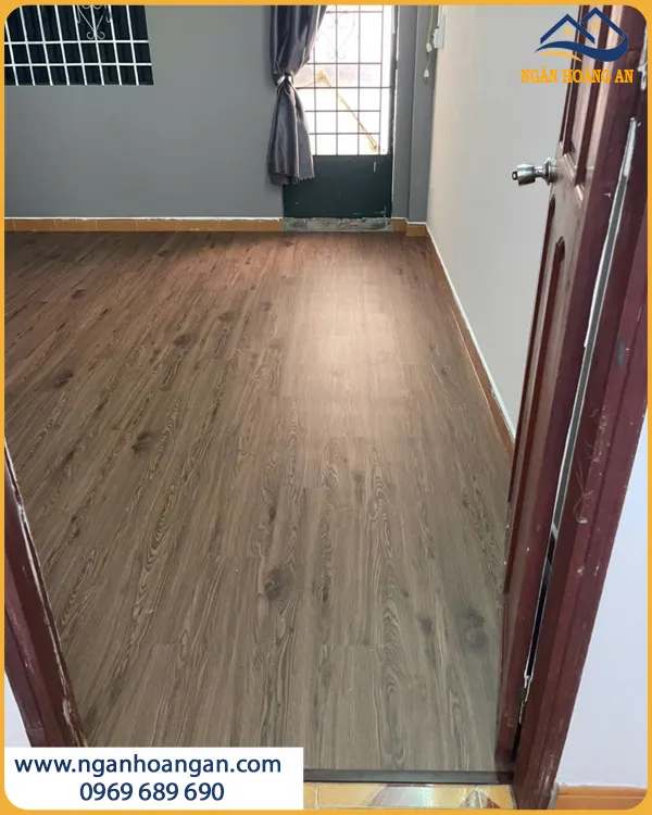 Đội Ngũ Lát Sàn Nhựa Dán Keo MSFloor 22005 Chuyên Nghiệp