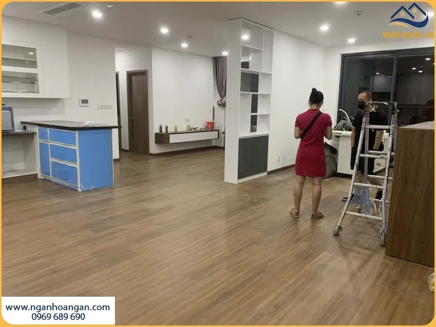 Đội Ngũ Lát Sàn Nhựa Hèm Khoá Cho Căn Hộ Chuẩn Kỹ Thuật