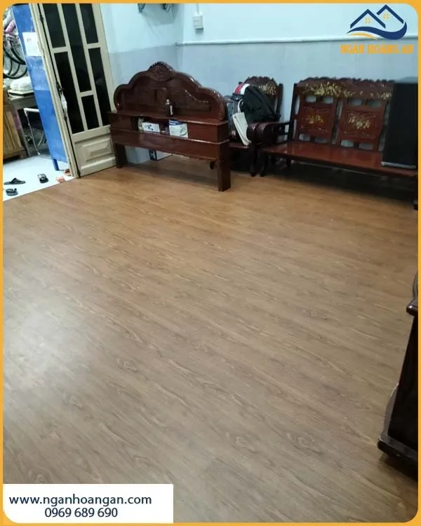 Đội Ngũ Lát Sàn Nhựa Hèm Khoá Cho Phòng Khách Tận Tâm Đội Ngũ Lát Sàn Nhựa Hèm Khoá Cho Phòng Khách Tận Tâm