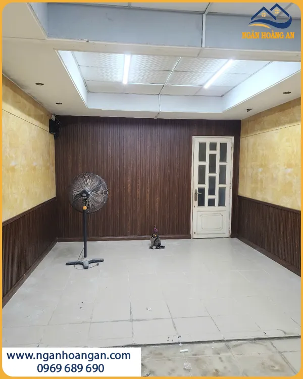 Đội Ngũ Ốp Tường Lam Sóng Cho Phòng Khách Tay Nghề Cao
