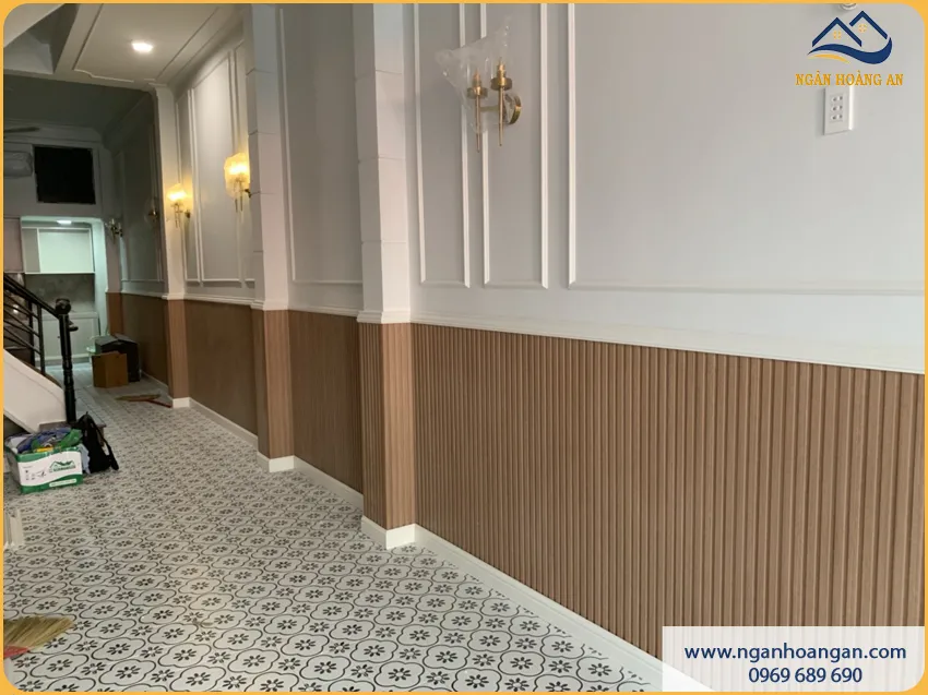 Đội Ngũ Ốp Tường Lamri Lam Sóng Cho Phòng Khách Chuyên Nghiệp