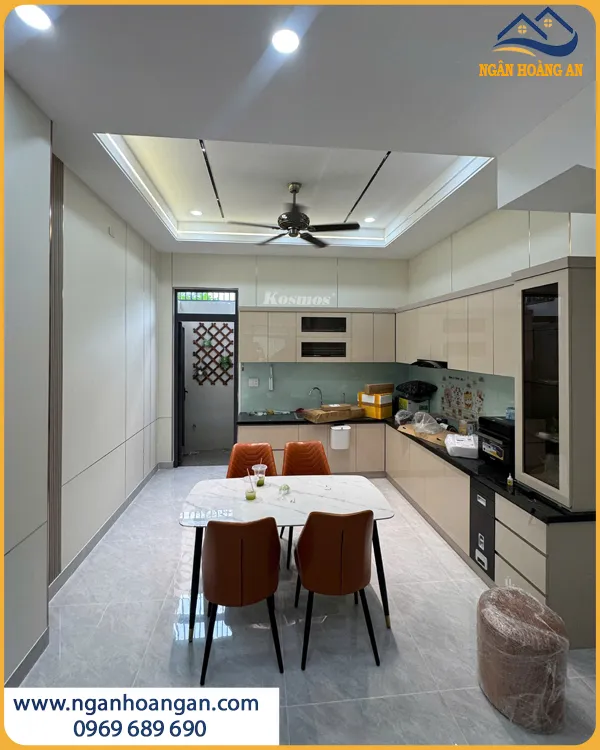 Đội Ngũ Ốp Tường Phòng Bếp Bằng Than Tre Uy Tín