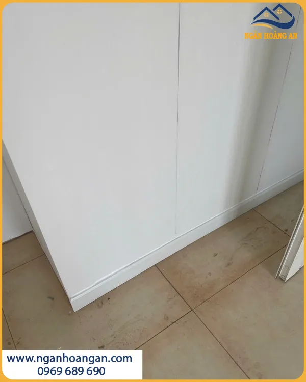 Đội Ngũ Thi Công Len Chân Tường PVC755 Tay Nghề Cao