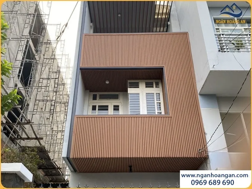 Đội Ngũ Thi Công Ốp Ban Công Gỗ Nhựa Ngoài Trời Uy Tín