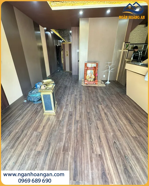 Đội Ngũ Thi Công Sàn Nhựa Dán Keo THFloor W302-1 Tay Nghề Cao