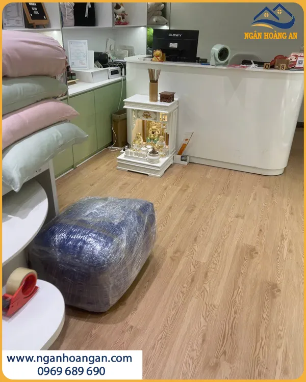 Đơn Vị Lát Sàn Nhựa Keo Sẵn Uy Tín