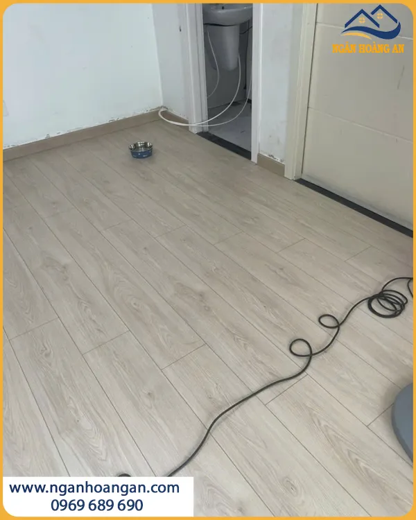 Đơn Vị Lát Sàn Gỗ Công Nghiệp Egger EL2240 Đúng Kỹ Thuật