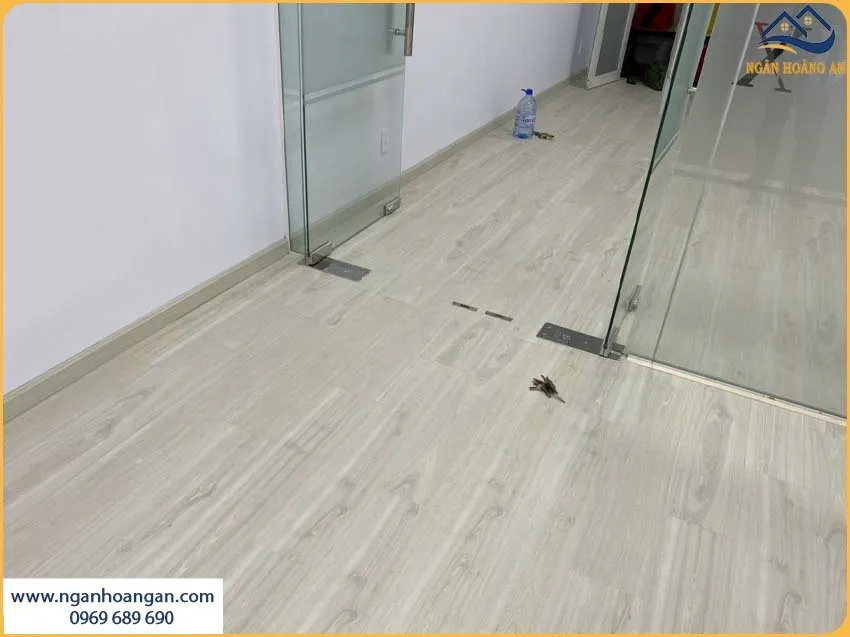 Đơn Vị Lát Sàn Nhựa Dán Keo Cho Công Ty Nhanh Gọn